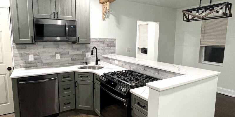 Foto principal - 2 bedroom 1 bath single-family home (avail...