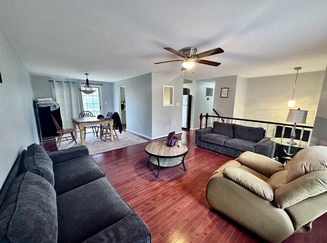 Building Photo - 10612 Holleybrooke Dr