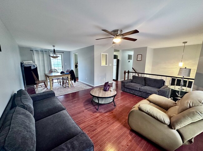 Foto del edificio - 10612 Holleybrooke Dr