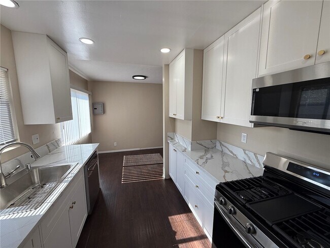 Building Photo - 256 Euclid Pl