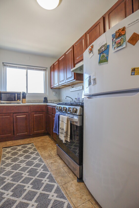 Primary Photo - 6719 N Hermitage Ave