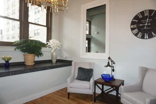 Lobby - 510 Washington St