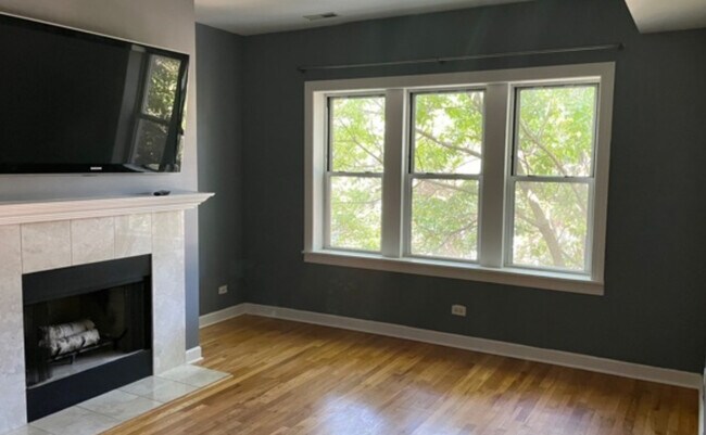 Foto del edificio - 4548 N Albany Ave