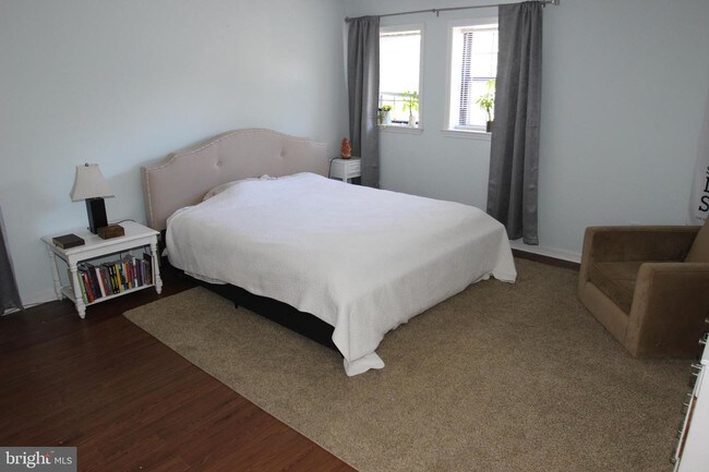 Foto del edificio - 801 Brettingham Ct