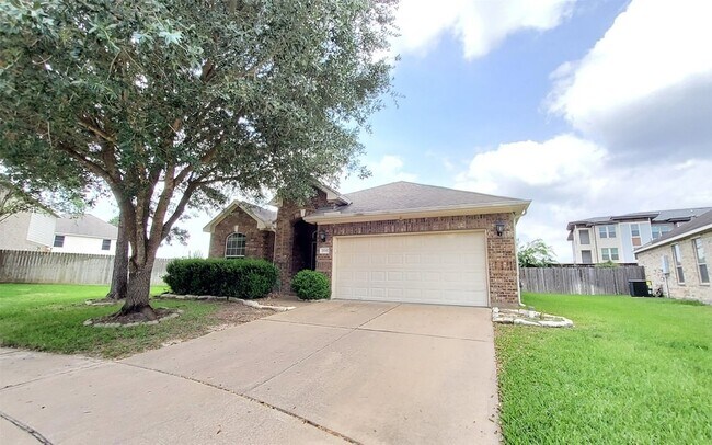 Building Photo - 25047 Lenora Dr