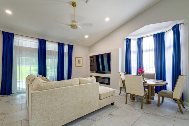 Foto del edificio - 3343 Bluffview Dr
