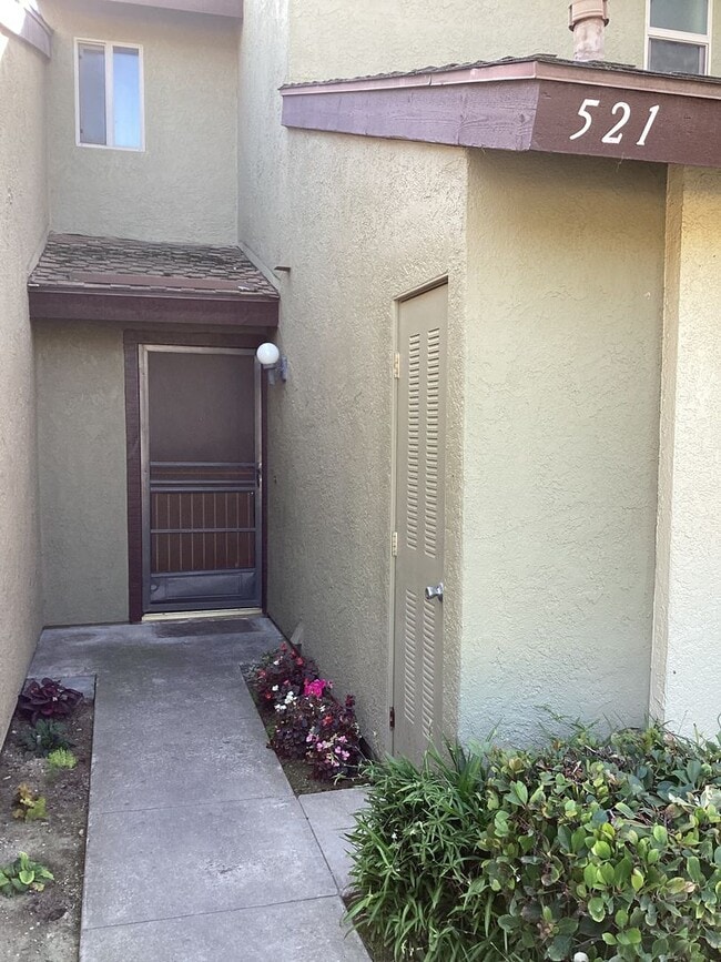 Foto del edificio - Large Two Story Condo In the Orcutt Bluffs with Easy Access to 135/Vandenberg SFB