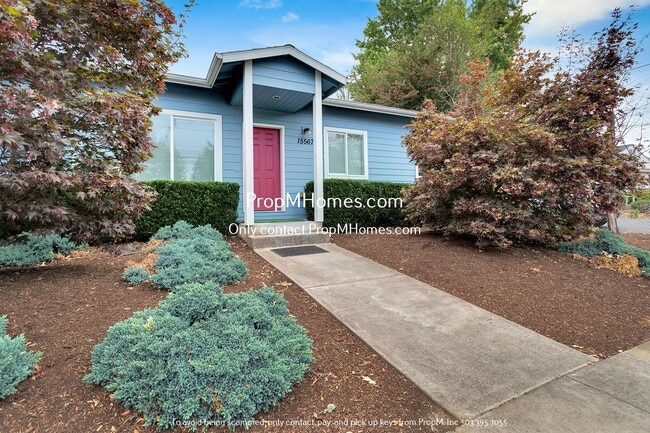 Building Photo - 3 Bedroom Unit with Private Fenced Yard – ...