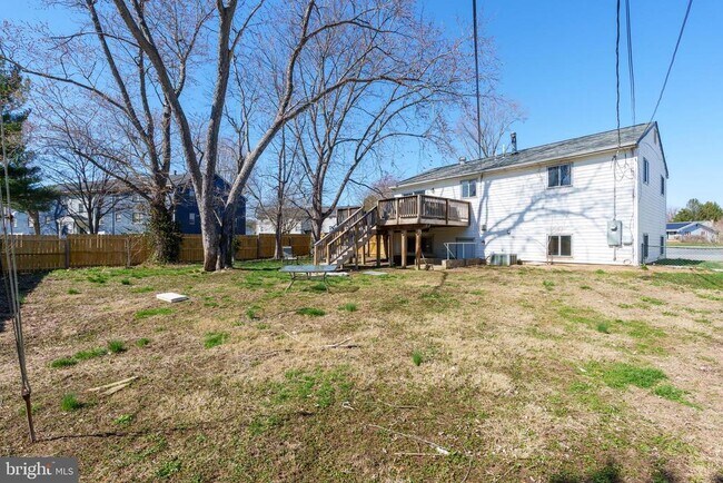 Foto del edificio - 150 Fairway Rd