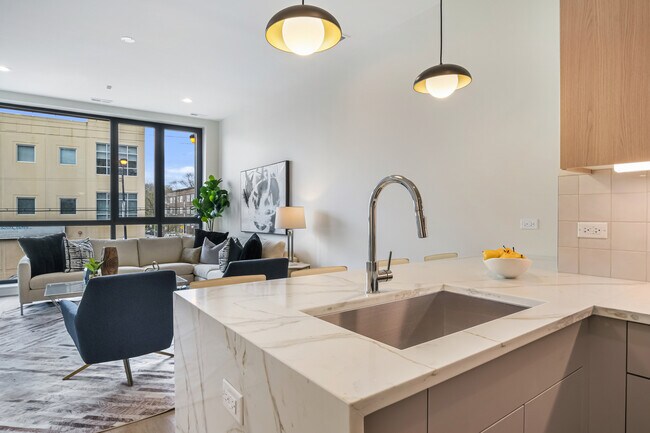Foto del edificio - 5753 N Broadway