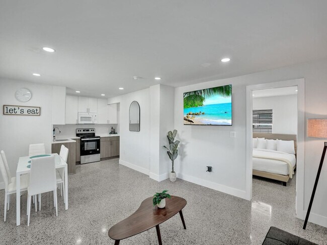 Foto del edificio - 906 N Riverside Dr