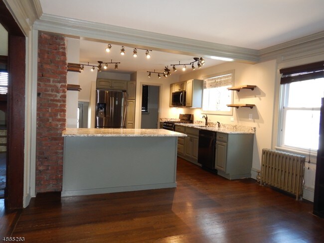 Building Photo - 600 Bloomfield Ave