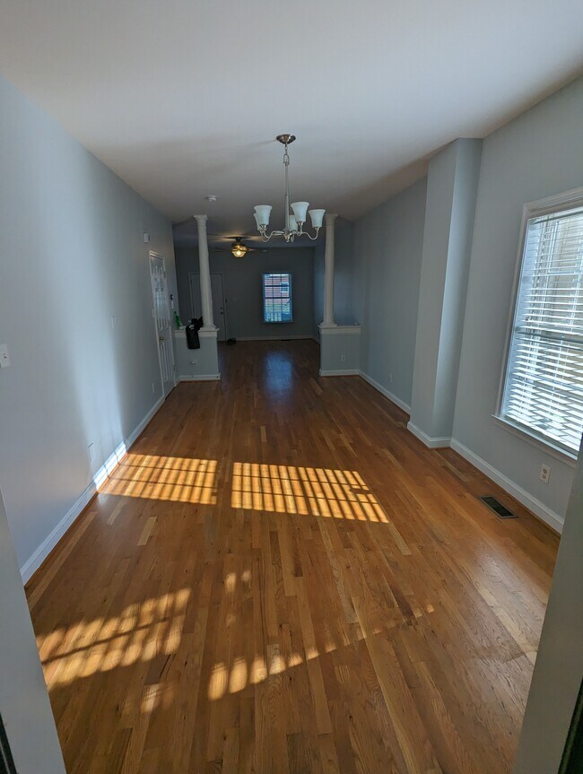 Sala de estar/comedor - 2221 Cedar St