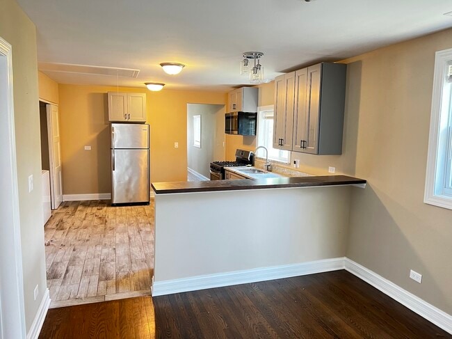 Foto del edificio - 5328 W Leland Ave