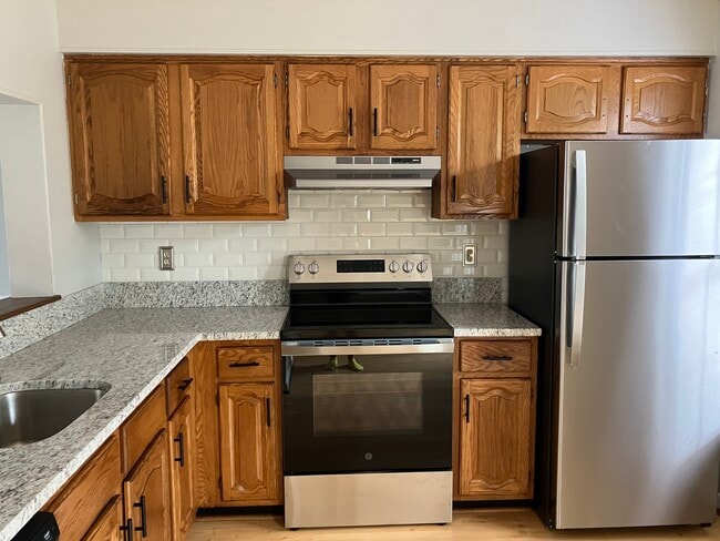 kitchen - 1867 Norhurst Way N