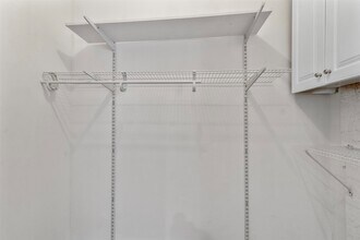 Building Photo - 405 Medina St