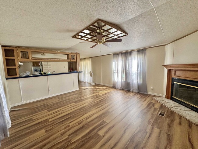 Building Photo - 600 Old Spanish Trail