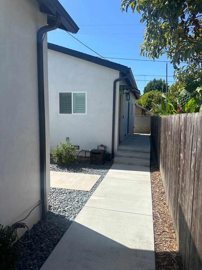 Photo - 11337 Utopia Ave (Los Angeles, CA) House