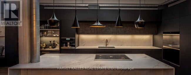 Building Photo - 993 Queen St W