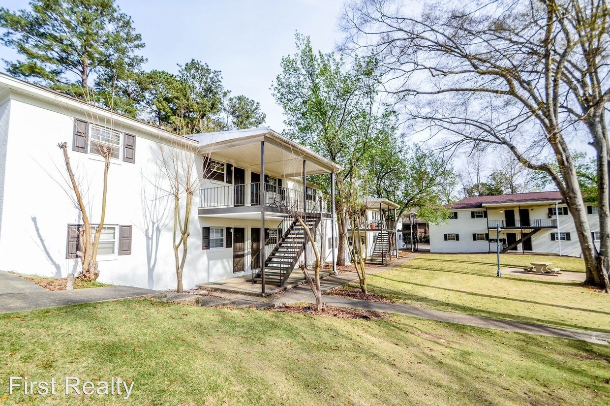 Primary Photo - 2 br, 1 bath Room For Rent - 650 N Ross St