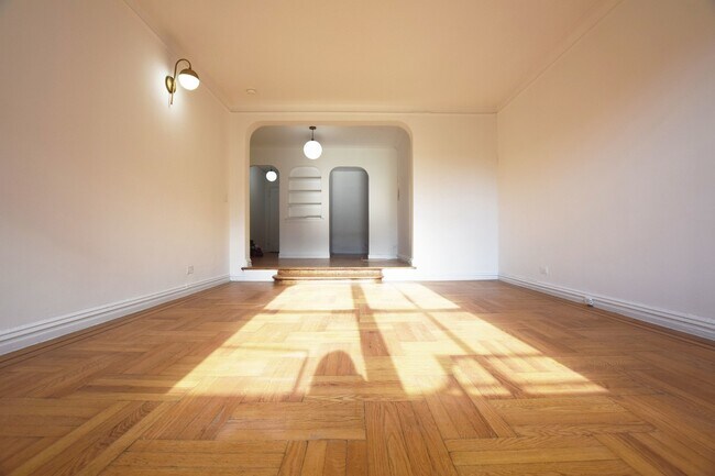 Foto del edificio - 4300 Broadway