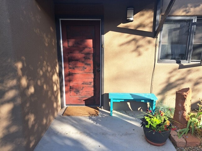 Building Photo - Charming 4-Bedroom, 2-Bath Home with Priva...