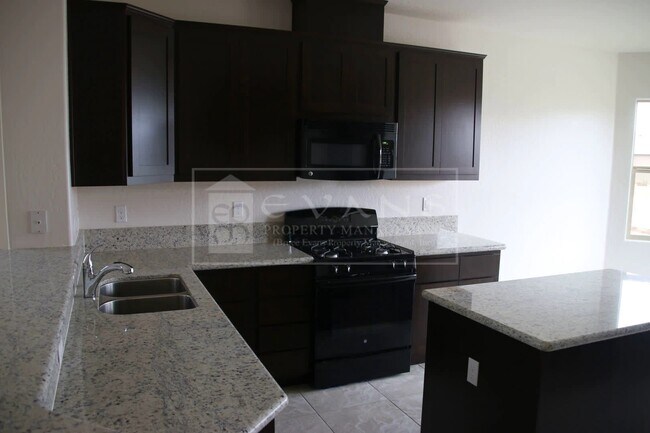 Foto del edificio - Beautiful Home for rent in Visalia, Ca