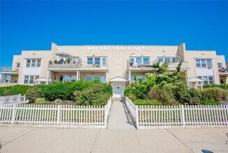 Building Photo - 325 Shore Rd