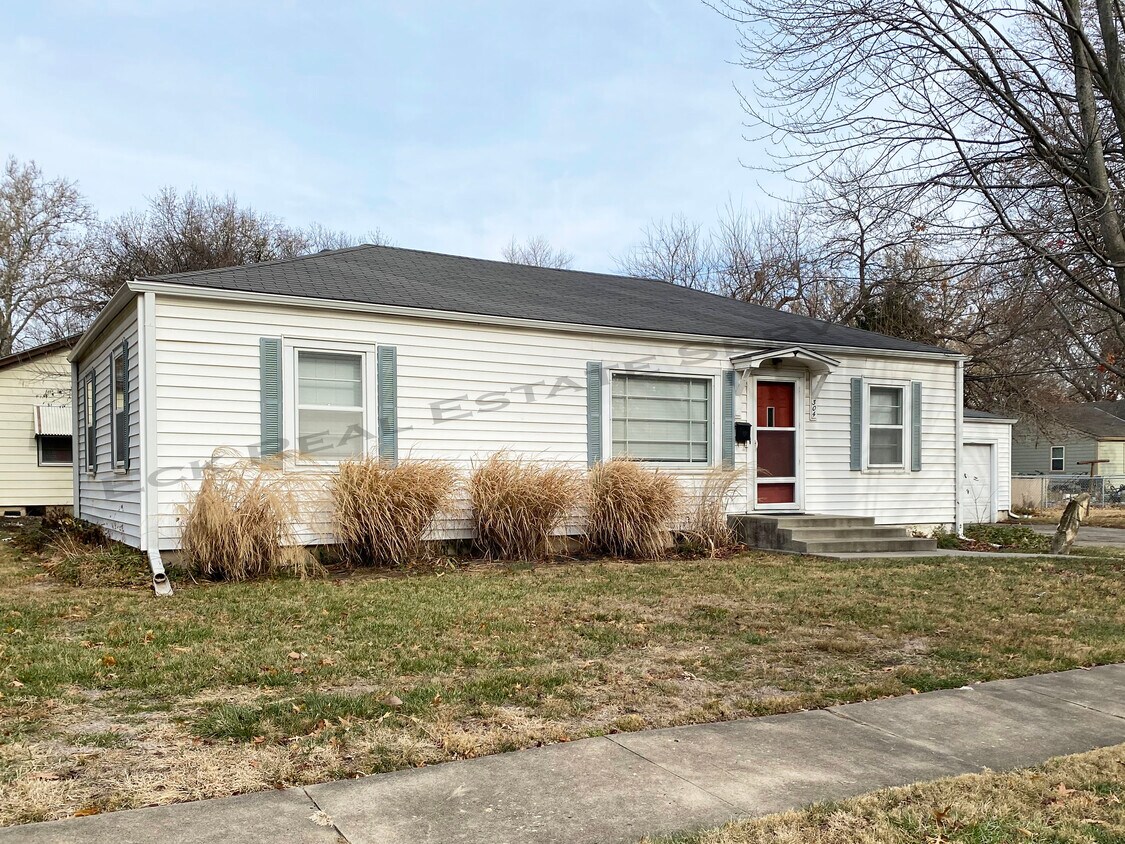 304 W 20th St, Lawrence, KS 66046 House Rental in Lawrence, KS