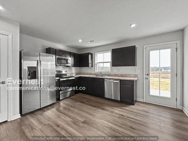 Building Photo - 3 Bed/2.5 Bath Home with Garage / Pet-Friendly / Vouchers Accepted /Available Now!