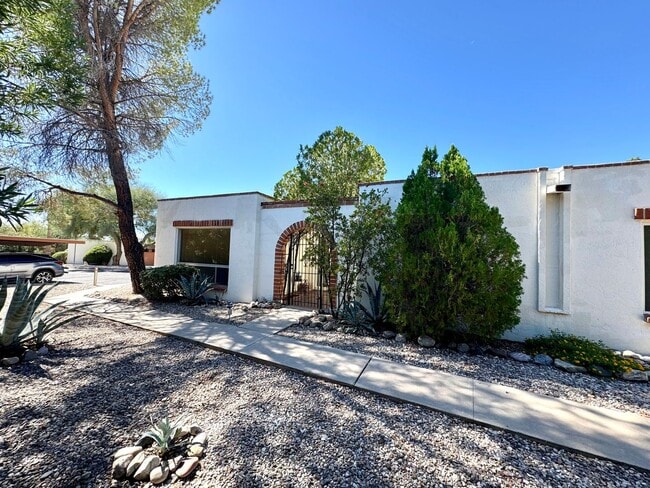 Building Photo - Eastside Townhome
