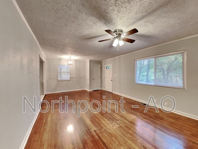 Building Photo - 76 Schell Rd SE