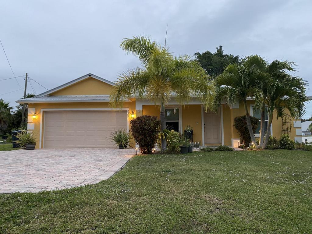 129 NE Alice St, Jensen Beach, FL 34957 House Rental in Jensen Beach