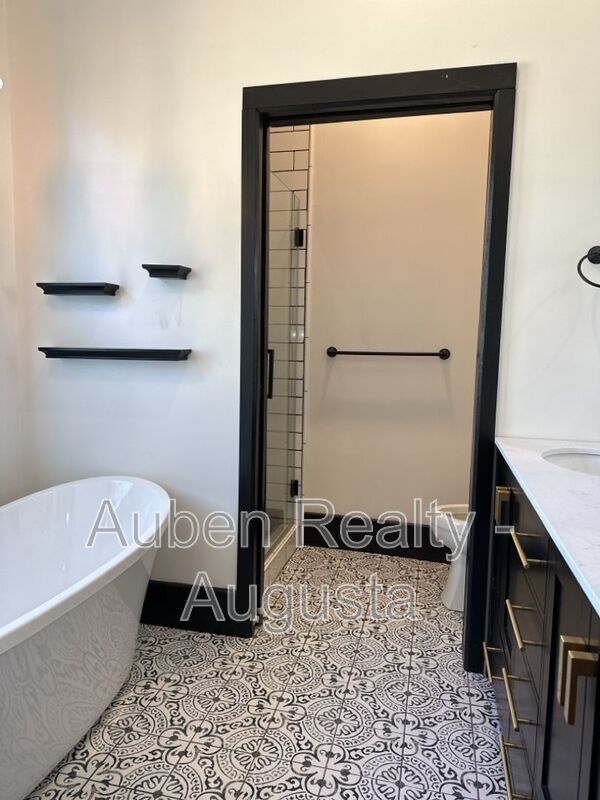 Foto del edificio - 1435 Heath St