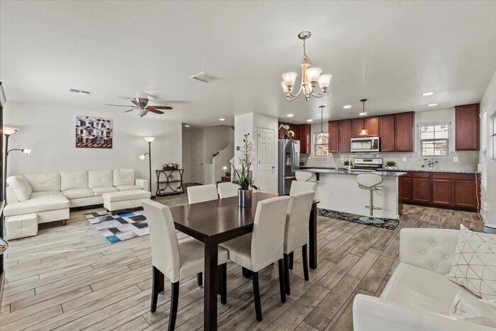 Foto del edificio - 1317 N Balboa