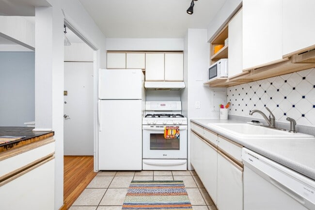 Building Photo - 1209 Island Dr