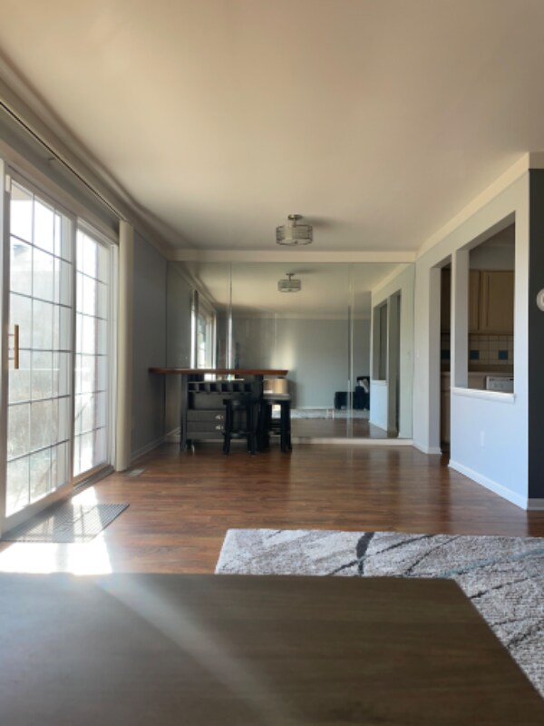 Foto del edificio - 500 N Fox Hills Dr