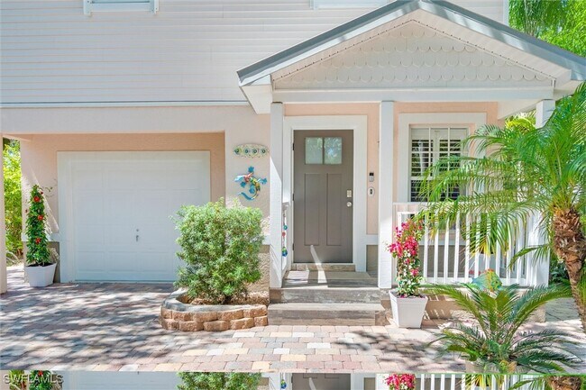 Building Photo - 2800 Lakeview Dr