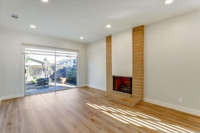 Building Photo - 1471 La Paz Ct