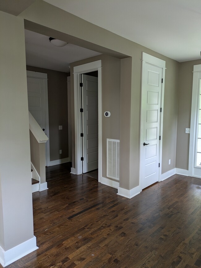 Building Photo - 2024B Straightway Ave