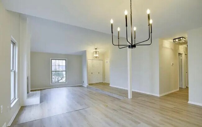 Foto del edificio - 1706 Fantasia Cir