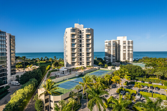 Foto del edificio - Savoy Condominium