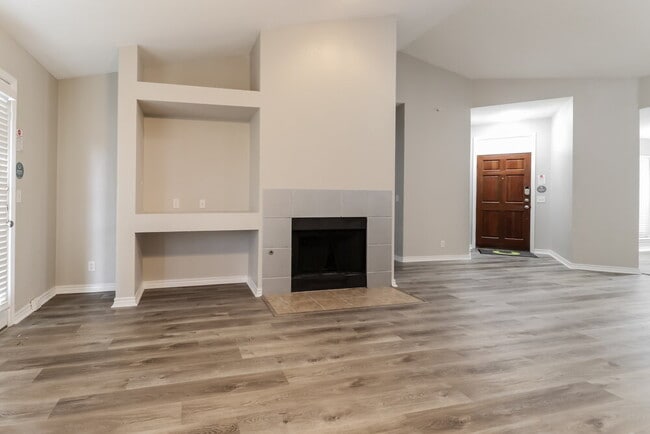 Building Photo - 2608 Hill Street Cove
