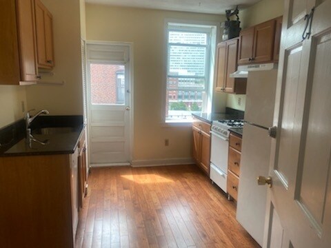 Primary Photo - 215 Hanover St