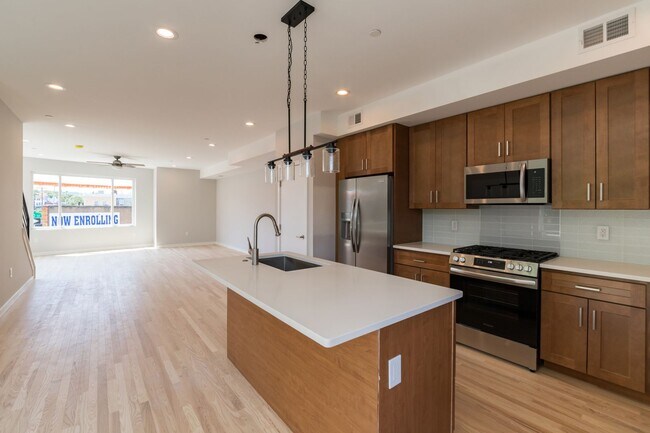 Foto del edificio - 4 Bed Grays Ferry Home