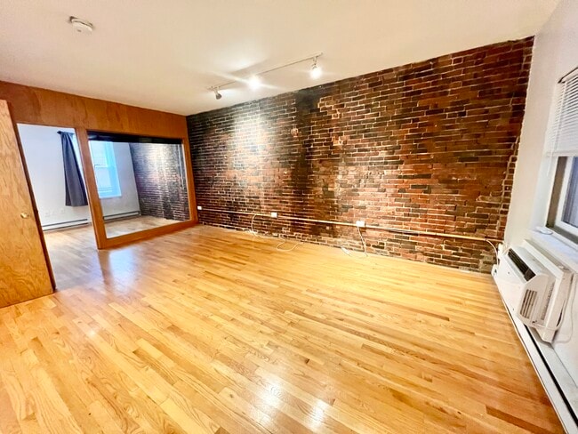 Building Photo - 5 Thacher Ct