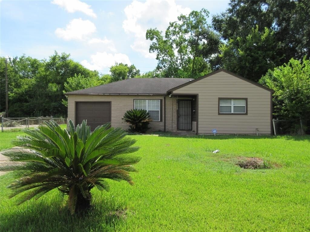 Primary Photo - 10601 Murr Way