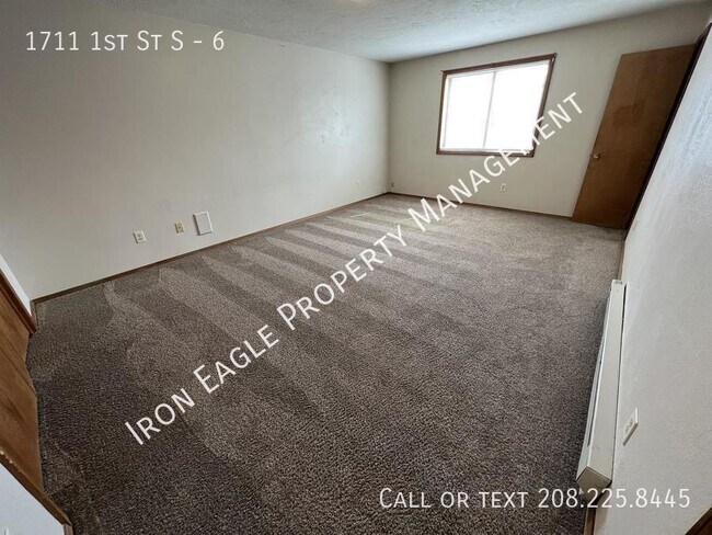 Building Photo - 1711 1st St S