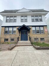 Building Photo - 66 Halstead St