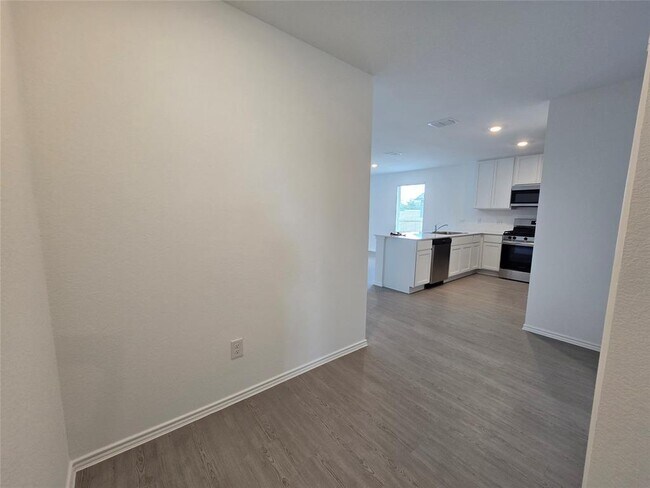 Foto del edificio - 12920 Eastland Dr